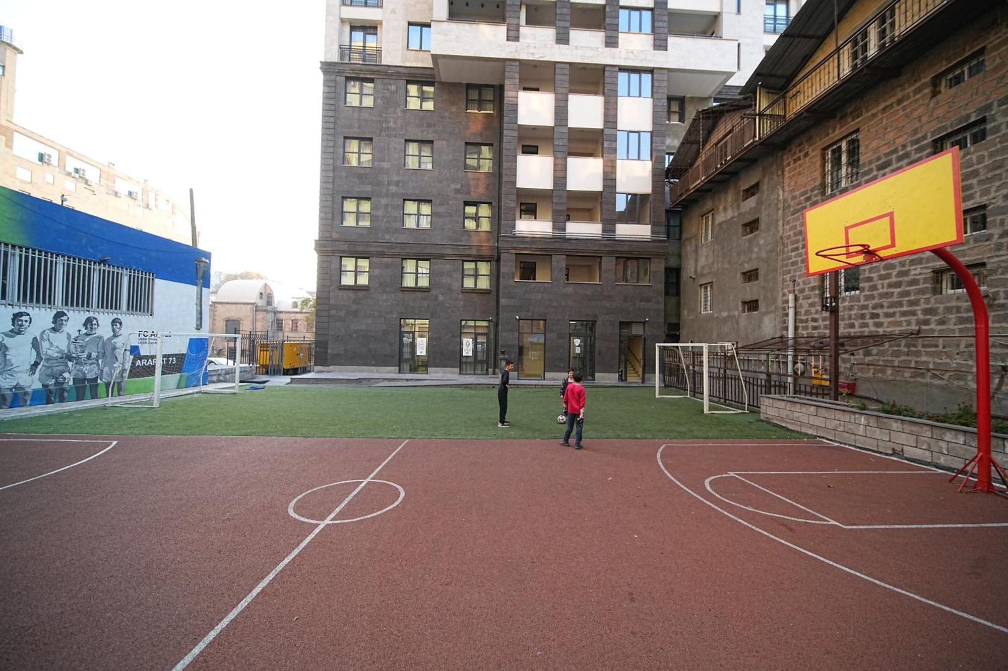 Modern Apartments In The Heart Of Yerevan By Sweet Home Exterior photo