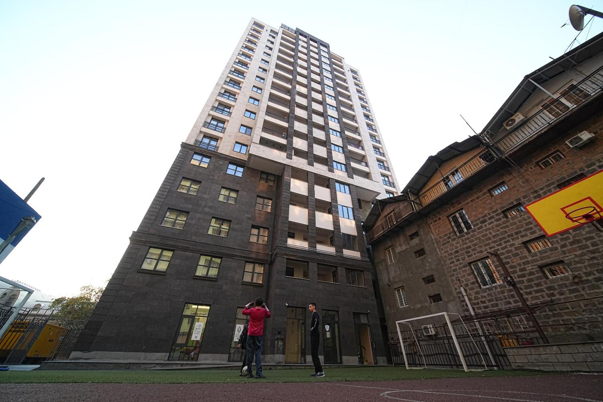 Modern Apartments In The Heart Of Yerevan By Sweet Home Exterior photo