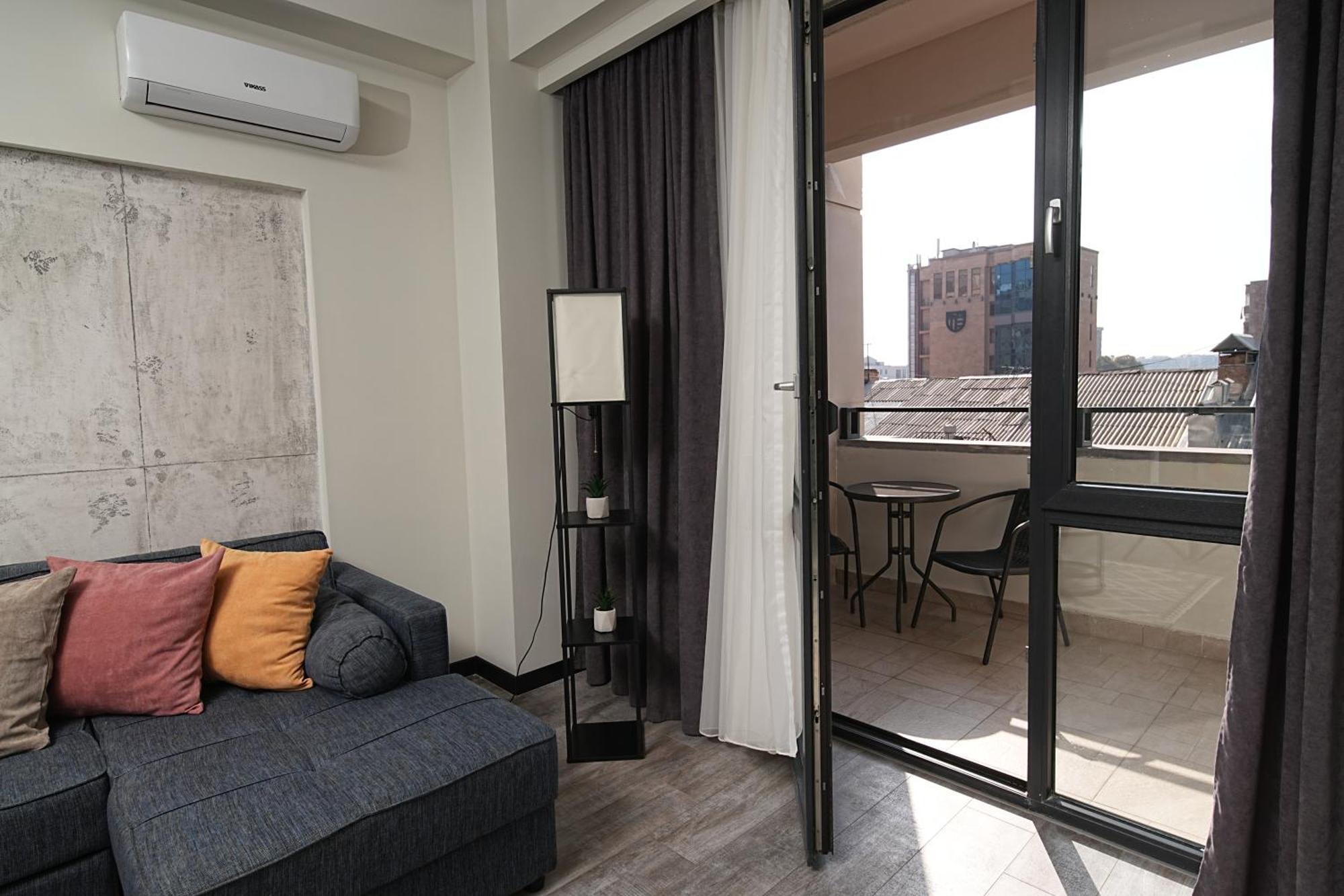 Modern Apartments In The Heart Of Yerevan By Sweet Home Exterior photo